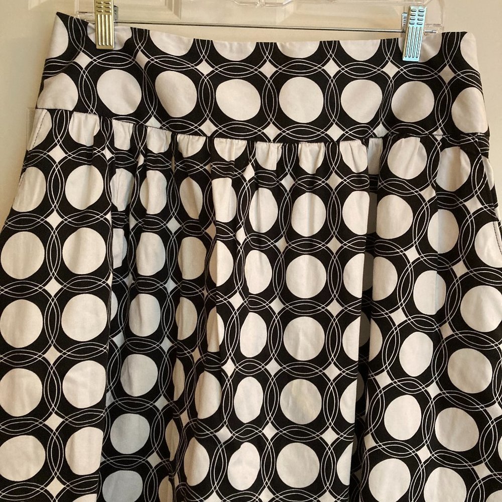 Adorable Black & White Circle Print Skirt - Picture 5 of 5
